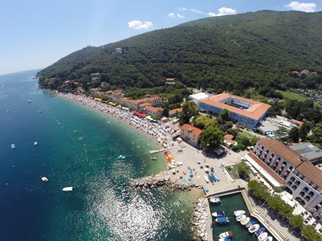 Apartments Near The Beach, With Terraces And Seaview At House B. Mošćenička Draga Eksteriør billede