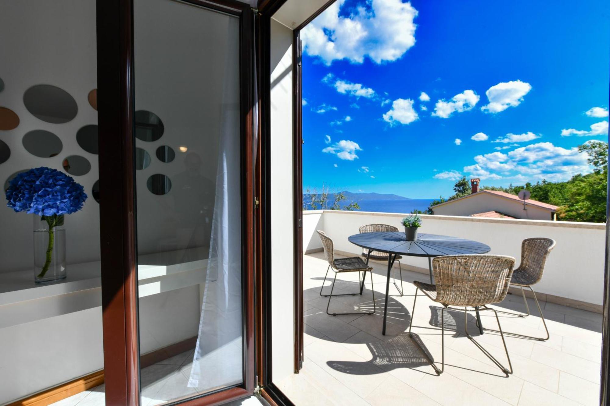 Apartments Near The Beach, With Terraces And Seaview At House B. Mošćenička Draga Eksteriør billede