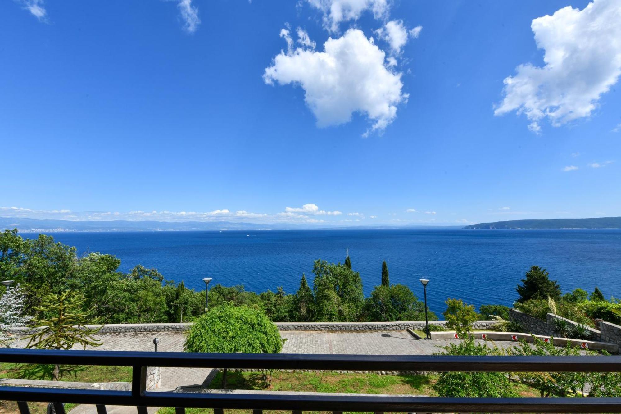 Apartments Near The Beach, With Terraces And Seaview At House B. Mošćenička Draga Eksteriør billede